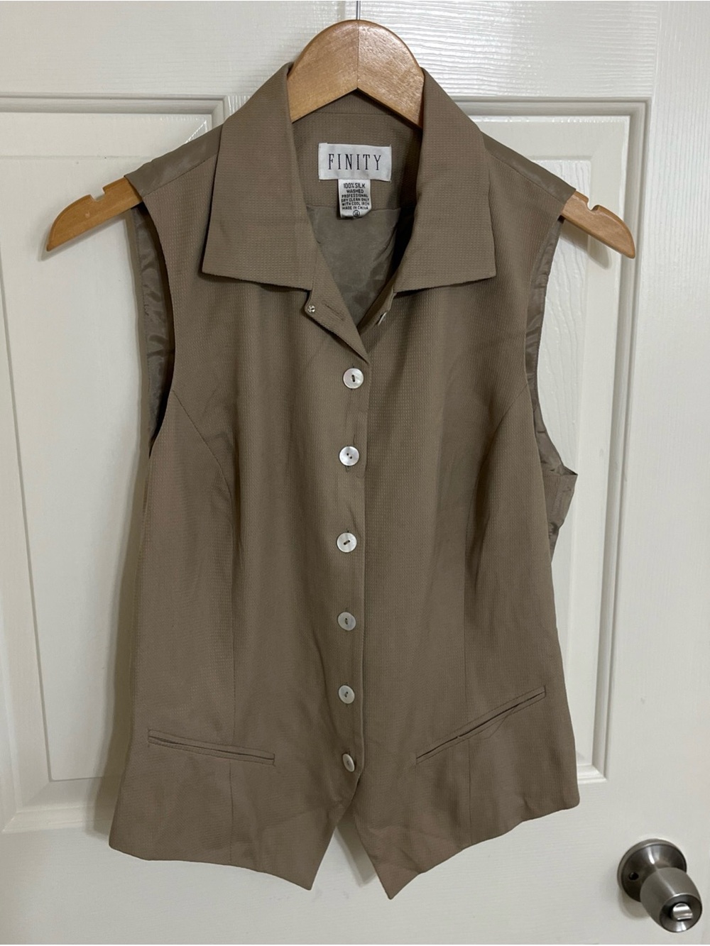 Finity Taupe Sleeveless Button-Front Vest Top vintage 100% silk size 14